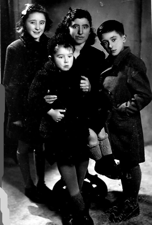 Polli  1945
